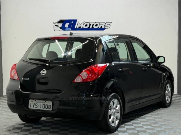 NISSAN - TIIDA - 2008/2008 - Preta - R$ 27.900,00