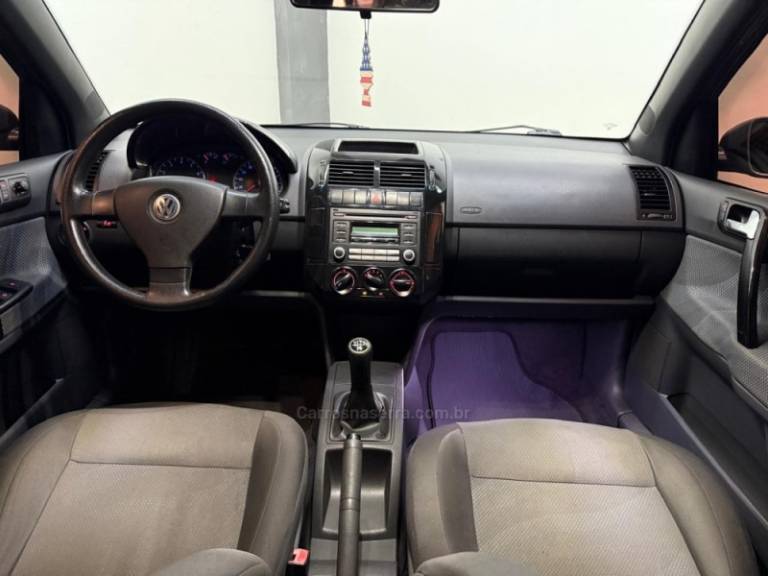 VOLKSWAGEN - POLO SEDAN - 2010/2010 - Cinza - R$ 39.900,00