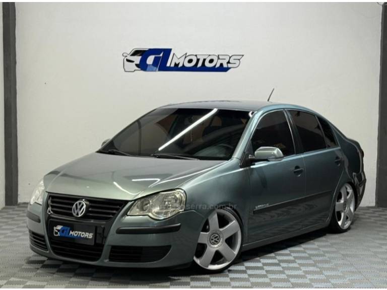 VOLKSWAGEN - POLO SEDAN - 2010/2010 - Cinza - R$ 39.900,00
