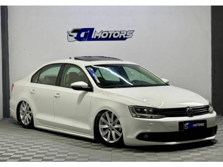 VOLKSWAGEN - JETTA - 2012/2012 - Branca - R$ 69.900,00
