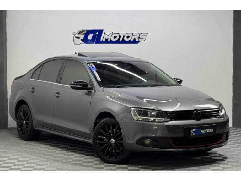 VOLKSWAGEN - JETTA - 2013/2013 - Cinza - R$ 78.900,00