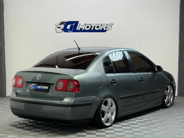 VOLKSWAGEN - POLO SEDAN - 2010/2010 - Cinza - R$ 39.900,00
