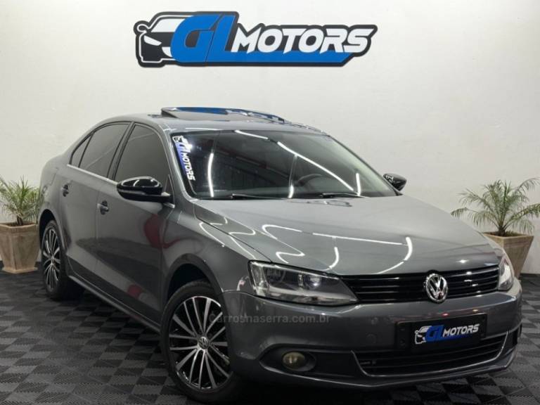 VOLKSWAGEN - JETTA - 2013/2013 - Cinza - R$ 78.900,00